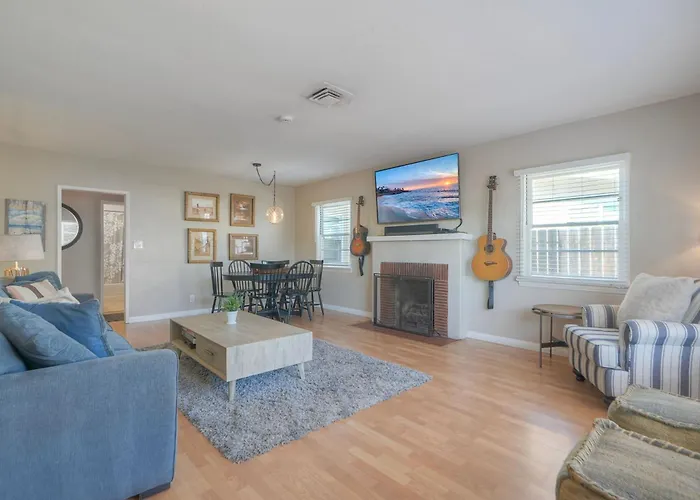 Coastal Cottage Steps From The Sand | Walk To Carlsbad Village, Dog-Friendly